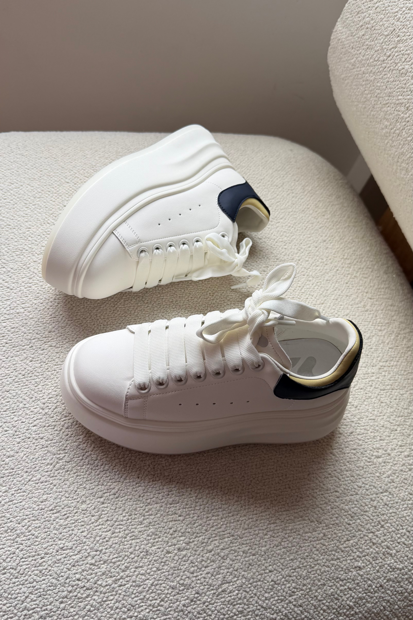 Tenis Essentials Air Bold