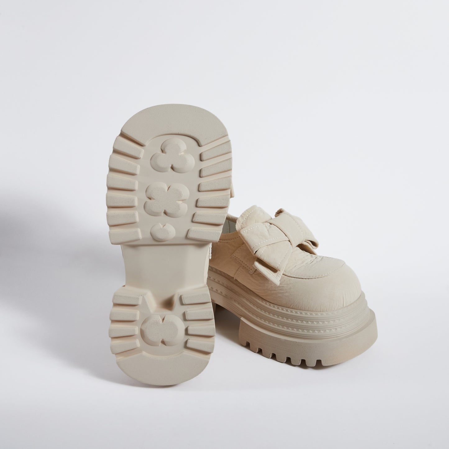 Mocasin Ivory Bold